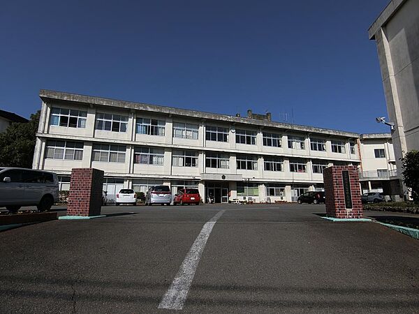 富士根南中学校：約1180ｍ