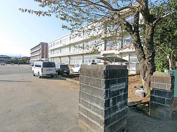富士宮市立富士宮第一中学校：約550ｍ