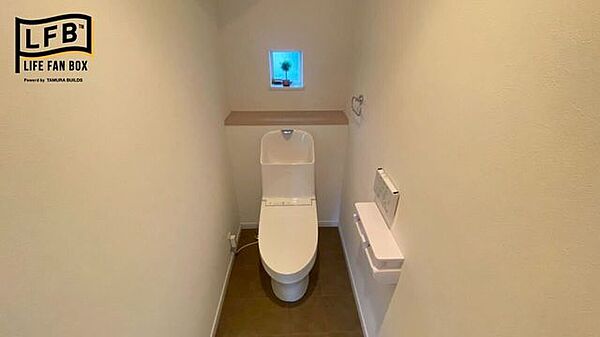1階にも2階にもトイレがあるので、朝の混む時間帯も安心です♪