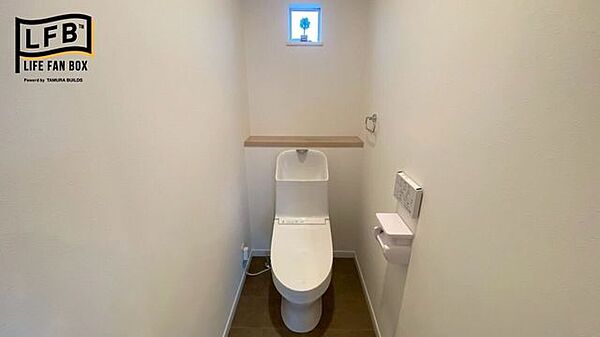 2階にもトイレがございます。どちらのトイレも新設しました♪