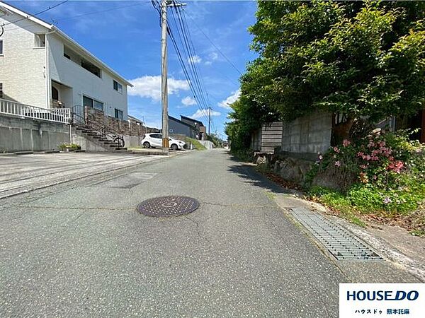 閑静な住宅地にございます。
