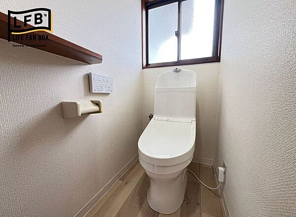 手洗い付きの2階トイレ。朝の混雑時には2階のトイレがあると便利ですね☆