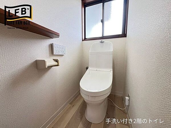 手洗い付きの2階トイレ。朝の混雑時には2階のトイレがあると便利ですね☆
