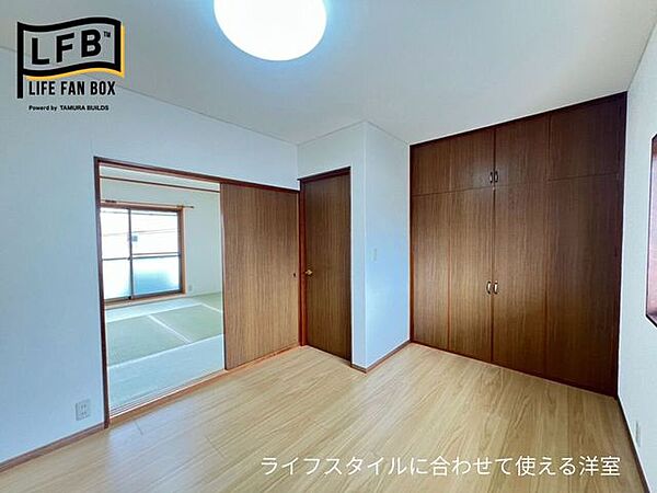 2階の洋室。和室と建具で仕切れるようになってますので、ご自分のライフスタイルに合わせてお使いいただけます☆