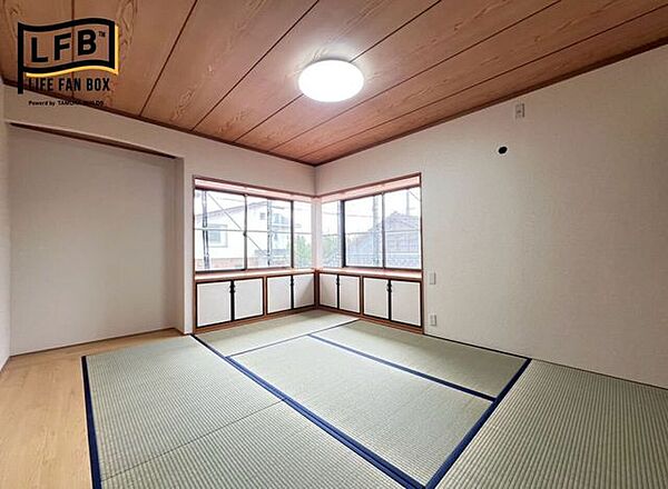 中2階のお部屋。床の間もあり、旅館のような空間で、来客用のお部屋としてもお使いいただけます。