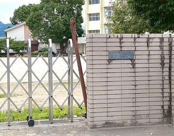 白坪小学校 1090m