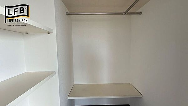 ウォークインクローゼット付き！コートなどの季節物をしまっておくのにも良いですね◎