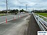 外観：前面道路含む現地写真