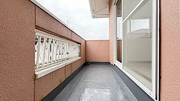 洋室からアクセスできる南面バルコニーです♪