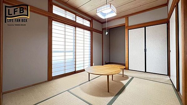 リビング横には6畳間の和室があります！廊下、リビング両方からアクセスできるため、来客時にリビングを介さずご案内できます♪