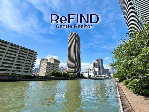開放感のある、リバーサイドタワー。南側は堂島川、北側は下福島公園と開放的な立地です