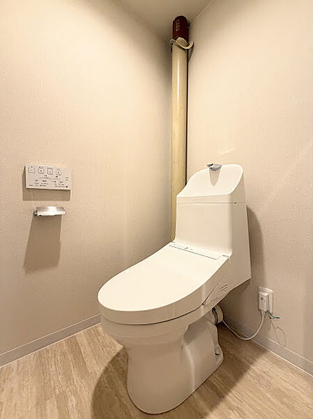 トイレは温水洗浄便座付！