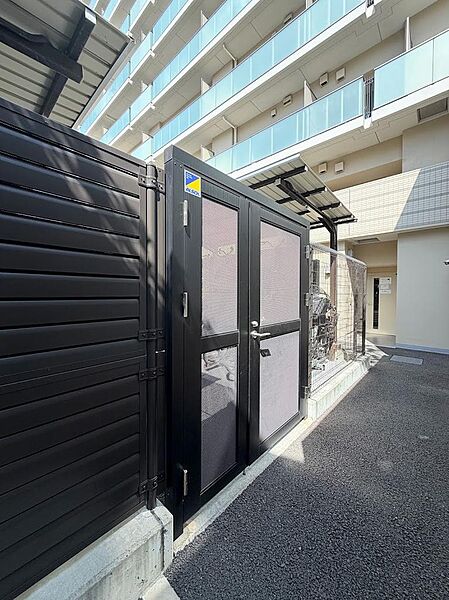駐輪場入り口もロック有