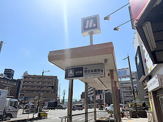 大阪メトロ谷町線「関目高殿駅」徒歩1分。エントランス出てすぐ目の前なので雨の日でも快適