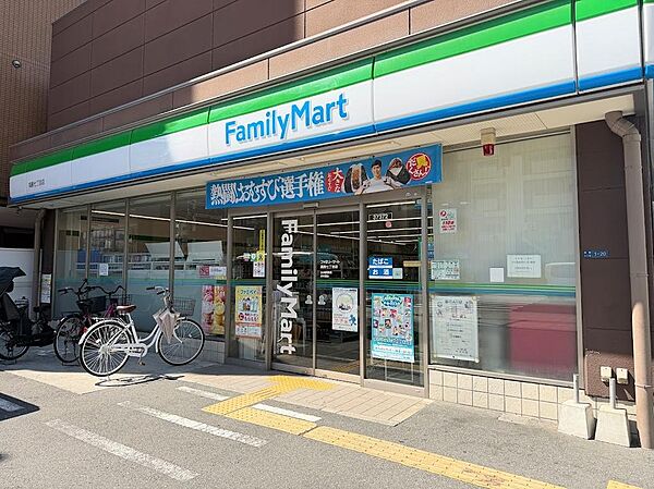 ファミリーマートまで徒歩1分