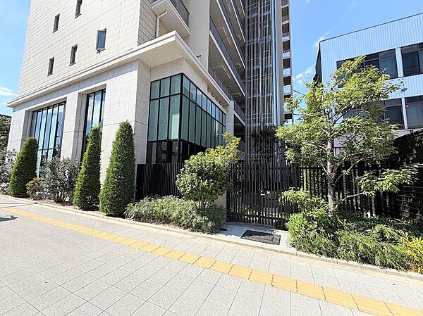 マンション横にはコインランドリーあり