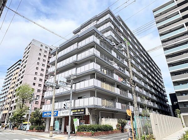 弊社は大阪市北区に店舗を構えております。売買仲介のみならず、自社買取、自社リフォームも行っています♪