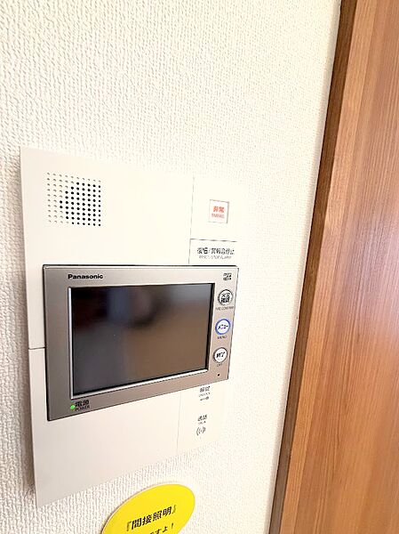 モニター付きインターホン付きです。