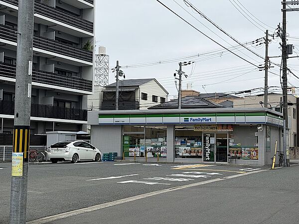 「ファミリーマート　長居東３丁目店」徒歩3分