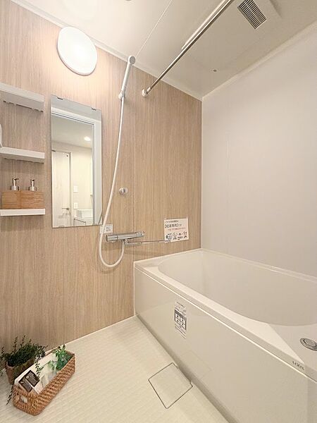 浴室乾燥機付きなので、雨の日の洗濯も安心です。