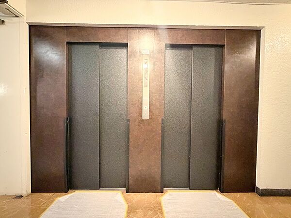 エレベーター2台あり。