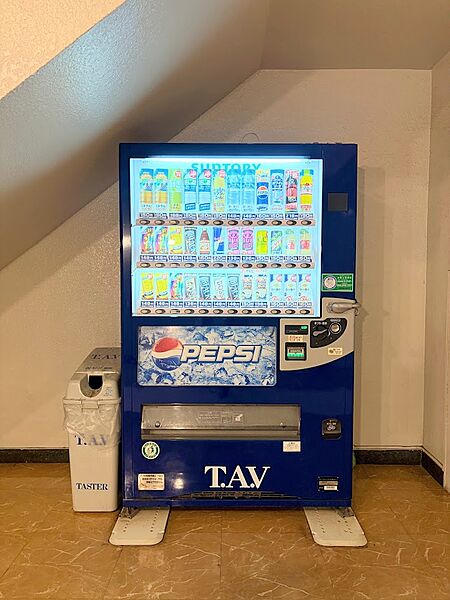 エントランス内に自販機があります。
