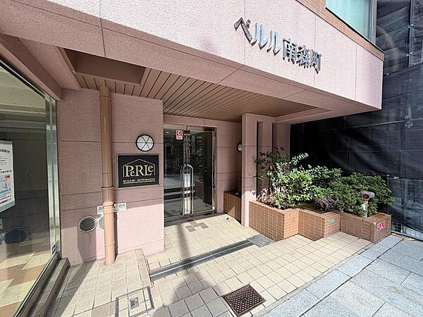 曽根崎通り沿いエントランス入口