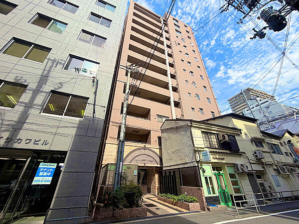 外観写真（2026年10月撮影）エントランスを出て東に向くと天神橋商店街です！