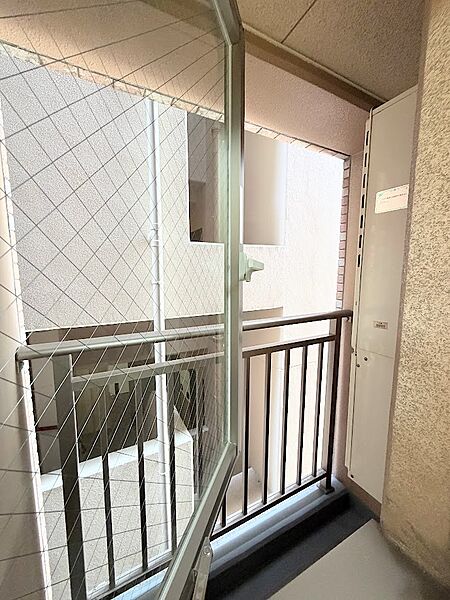 約6.6帖洋室のサービスバルコニー