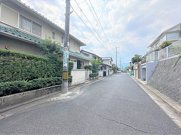 閑静な住宅街に佇む物件。穏やかな住環境で、落ち着いた暮らしを実現します。