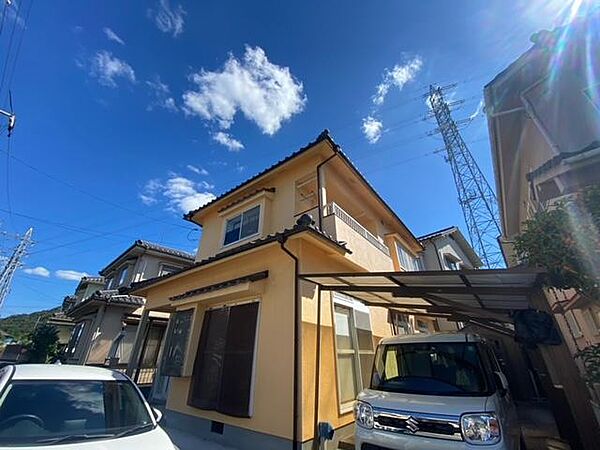 青空が広がる穏やかな住環境。採光に配慮した設計で、明るい暮らしが期待できます。現地でぜひご確認ください。