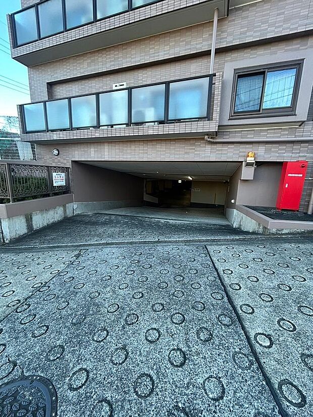 地下駐車場入口