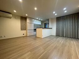 アヴェニール・ラディウ平和大通 1階2LDKのリビング/ダイニング