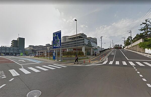 画像10:新潟大学医歯学総合病院（721m）