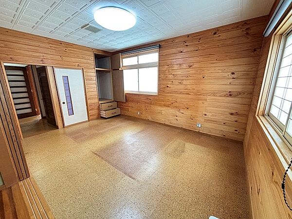 2階洋室（和室横）、配置のしやすい長方形の間取りです。