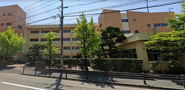 新潟市立白山小学校（626m）