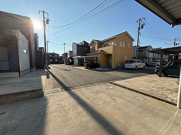 周辺は子育て世代も多く落ち着いた住宅街です。