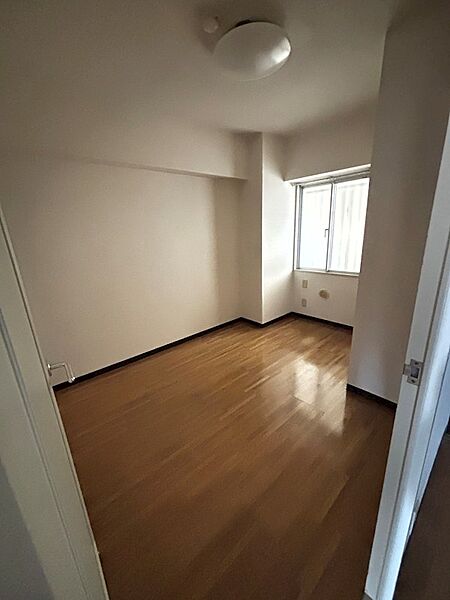 洋室4.5帖、1番コンパクトなお部屋なので、子供部屋や納戸としてもおすすめ。