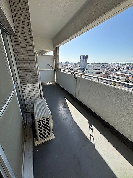 バルコンビーは西向き、全面建物なく景色良好◎