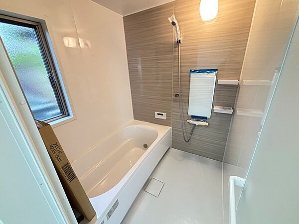 浴室は広々1坪、足を延ばしてゆっくり浸かれます。