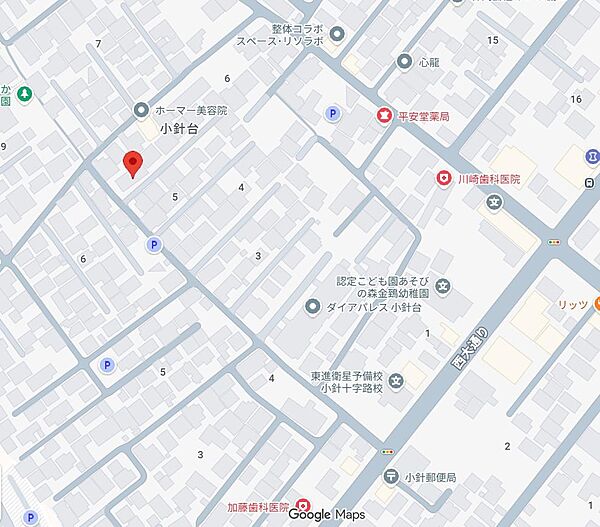 バス通りまで近く、お車でも公共交通機関でも便利な立地です。