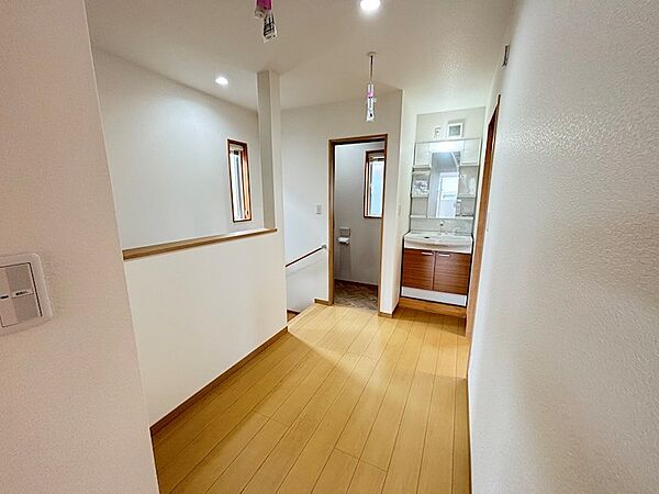 2階廊下は室内干しスペースになっており、空間を有効に使えます。