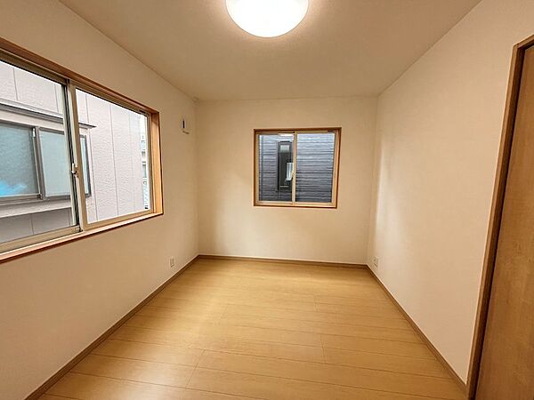 洋室5帖、お子様のお部屋におすすめです。