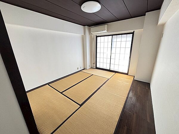 洋室6帖、個室になっているので、寝室としてもおすすめです。