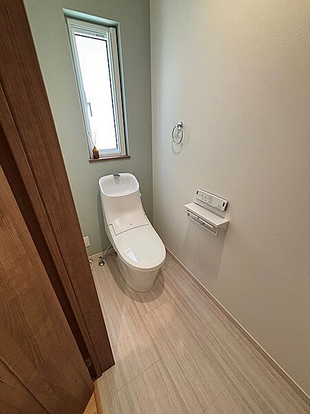 トイレは1階、2階どちらもございます。