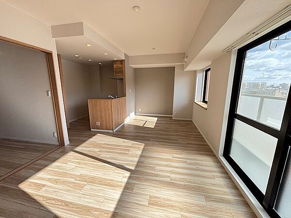 15.5帖のリビングは、大きな窓が開放感あり！