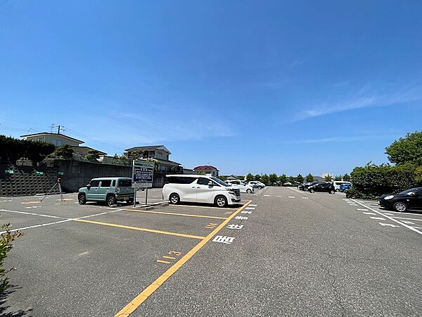 駐車場は平置きとなります。※空き要確認
