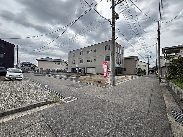 周辺は住宅が多く、住み心地の良いエリアです。