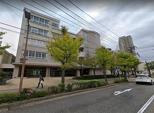 新潟市立新潟小学校（107m）