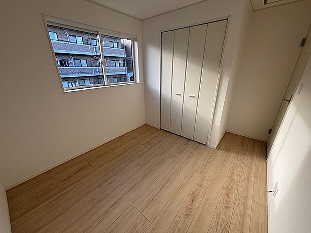 洋室5帖、各部屋収納充実、お子様の成長にも対応。